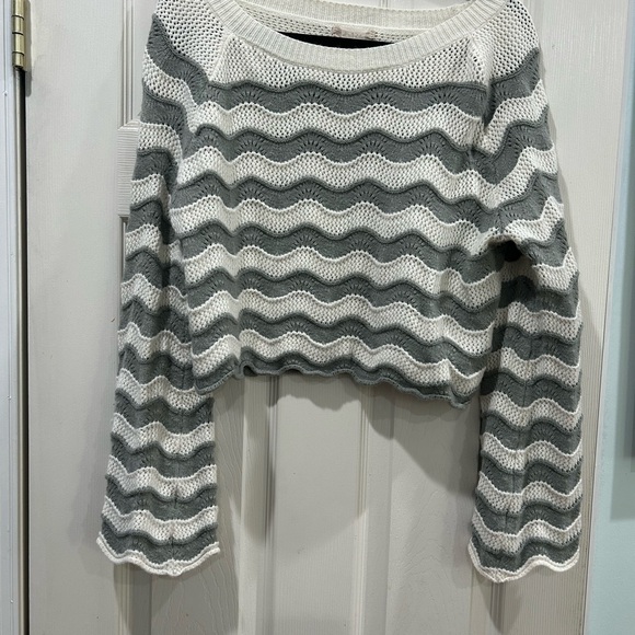 Altar’d State sweater - Picture 3 of 4